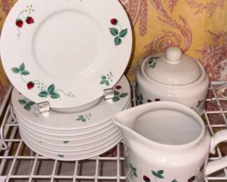 International Tableworks Strawberry Fair Cream & Sugar Set W/8 Plates!