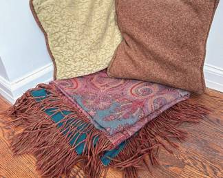 Jacquard Woven Throw With Fringe & 2 Throw Pillows Lot #: 143