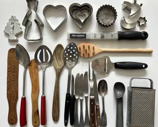 Over 30 Kitchen Tools, Utencils & Cookie Cutters, Mostly Vintage Lot #: 115