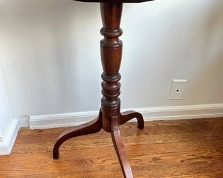  Antique Tilt Top Mahogany Tea Table Lot #: 13