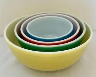 Pyrex nesting bowls