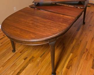 Thomasville "Winston Court II" Cherry Dining Table with Six Chairs