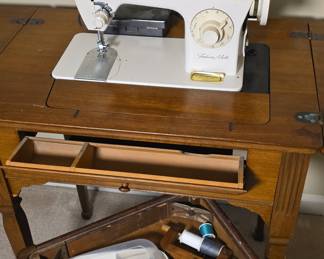 Singer Fashion Mate 248 Sewing Machine with Cabinet and Stool