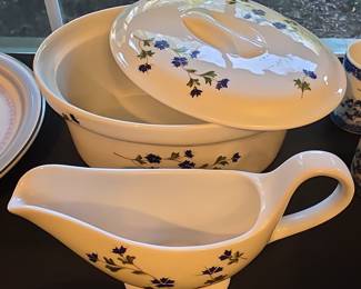 Covered Casserole Dish and Gravy Boat Set