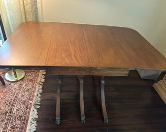 Duncan Phyfe drop side table with 2 leaves 