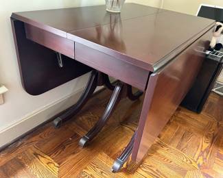 Drop side dining table 