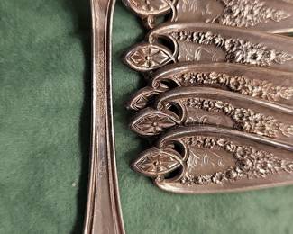 1847 Rogers Bros. "Remembrance" Silverplate Forks