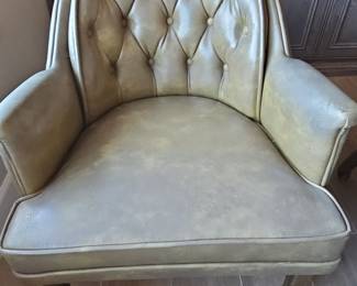 Round Dining Table with Four Tufted Chairs and Leaf