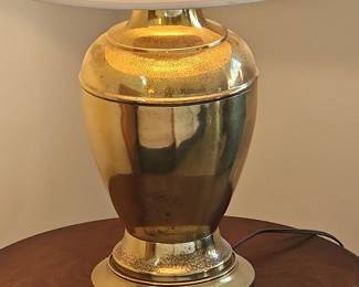 Vintage Brass Urn-Shaped Table Lamp with Hammered Finish