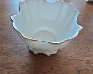 Porcelain Bowl with Gilded Scalloped Rim and Pedestal Base