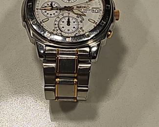 Seiko V657-9020 Chronograph Stainless Steel and Gold Tone Watch