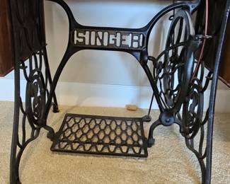 Singer "New Family" Treadle Sewing Machine with 6-Drawer Oak Cabinet