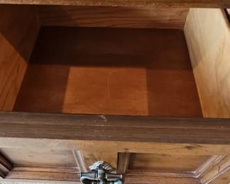 Vintage Thomasville Furniture Segovia Collection Spanish Mediterranean Oak 9 Drawer Dresser