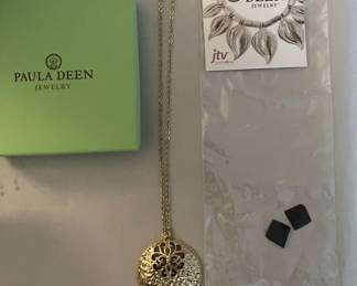 Paul Deen Necklace $10.00