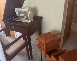 Vintage Singer Sewing Machine wFoot Pedal