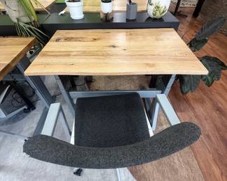 Electric Height Adjusting Desk