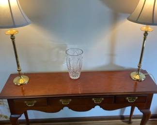 Wooden Queen Anne Style Console Table With Lamps And Crystal Vase