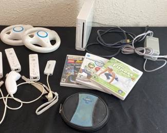 Nintendo Wii System, Games, Controllers