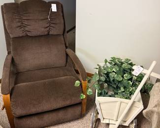 Brown Houndstooth Microfiber Recliner Chair