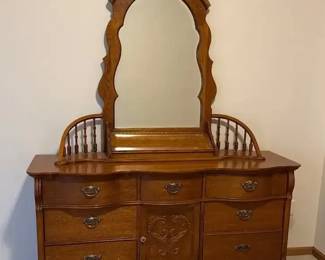 012 Vintage Lexington Oak Dresser