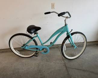 Simple Bicycle by Giant