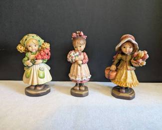 ANRI Girls with Flowers Figurines