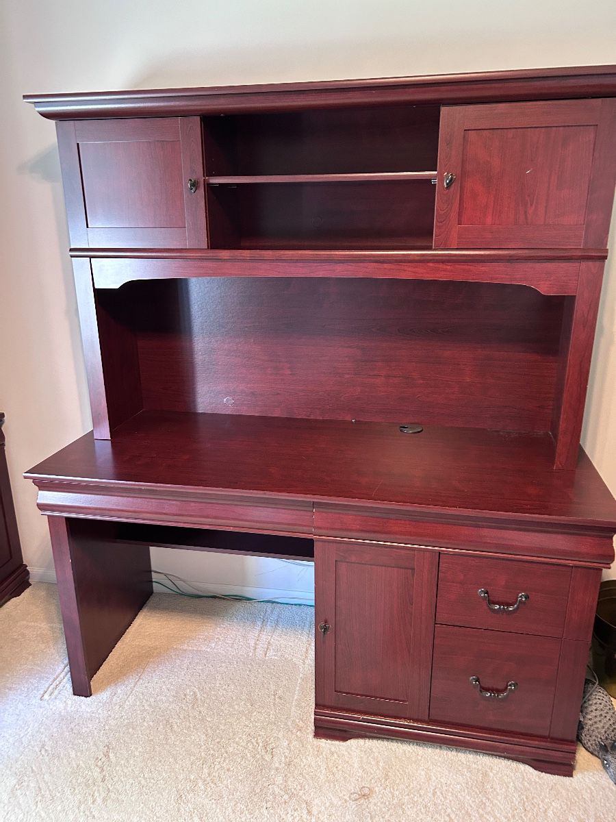 Beautiful cherry finish desk with hutch