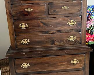 Solid Wood Dresser! Beautiful Pine Dresser