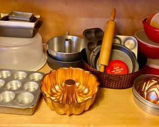 203 Bakers Secret, Tupperware  More