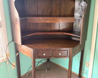 431 Vtg Tavern Style Desk