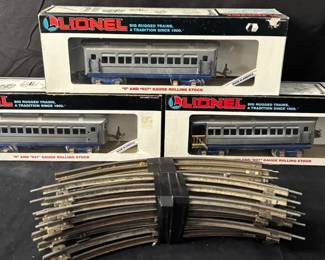 040  Lionel Train Cars