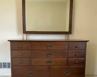 300 Willett Dresser W Mirror