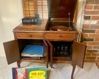  009 124 Atq. Victrola Record Player 