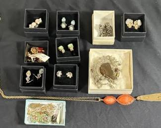 054  Jewelry With Pizazz