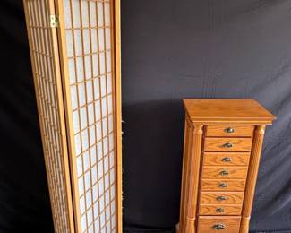 906 Jewelry Tower  Privacy Screen