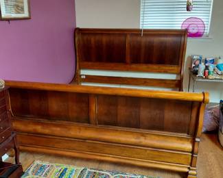 Sleigh bed no mattress