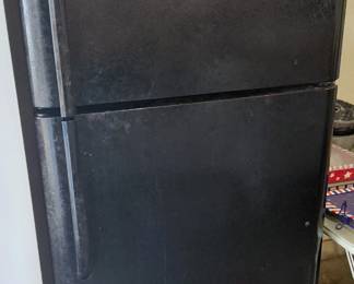 Frigidaire black refrigerator /freezer