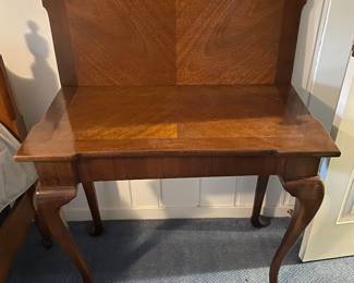 Gaming table. 34x34 x29