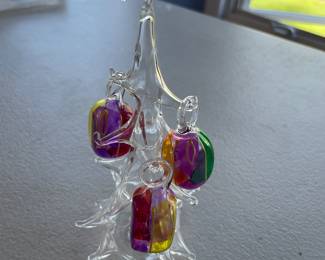 Hand blown glass Christmas tree and presents by Soffieria Parise in Italy