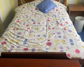 Twin bed. Good mattresses 2 of them