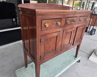 Rare estate fresh North Carolina huntboard in southern pine.