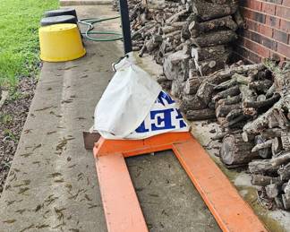 Pallet mover with pallets