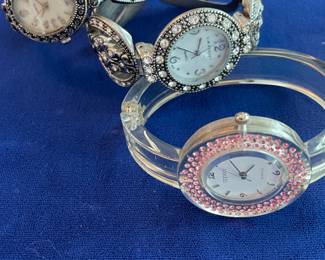 Most watches need batteries, working condition unknown - priced accordingly.