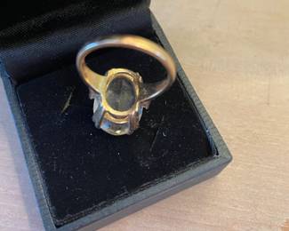 Oval citrin cocktail ring set in 14k gold