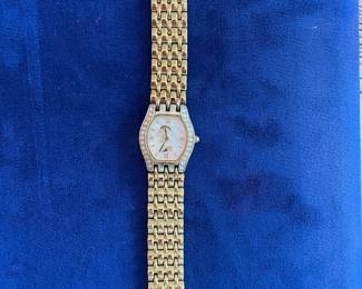 Most watches need batteries, working condition unknown - priced accordingly.