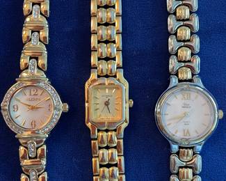 Most watches need batteries, working condition unknown - priced accordingly.