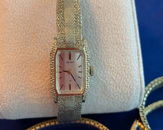 Most watches need batteries, working condition unknown - priced accordingly.