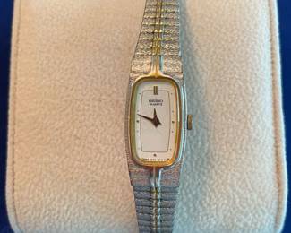 Most watches need batteries, working condition unknown - priced accordingly.