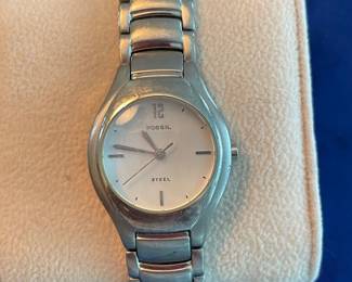 Most watches need batteries, working condition unknown - priced accordingly.