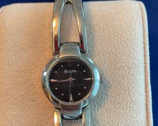 Most watches need batteries, working condition unknown - priced accordingly.
